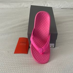 VIONIC Tide thong sandal Size 8M in Bubblegum  Pink. Brand New!  Never Worn!